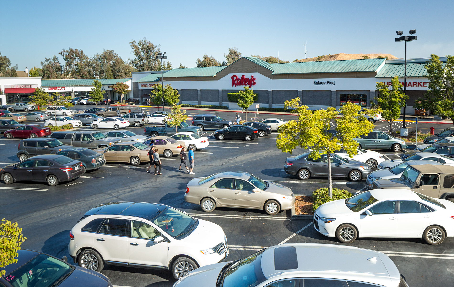 Paradise Valley Plaza - Raley's